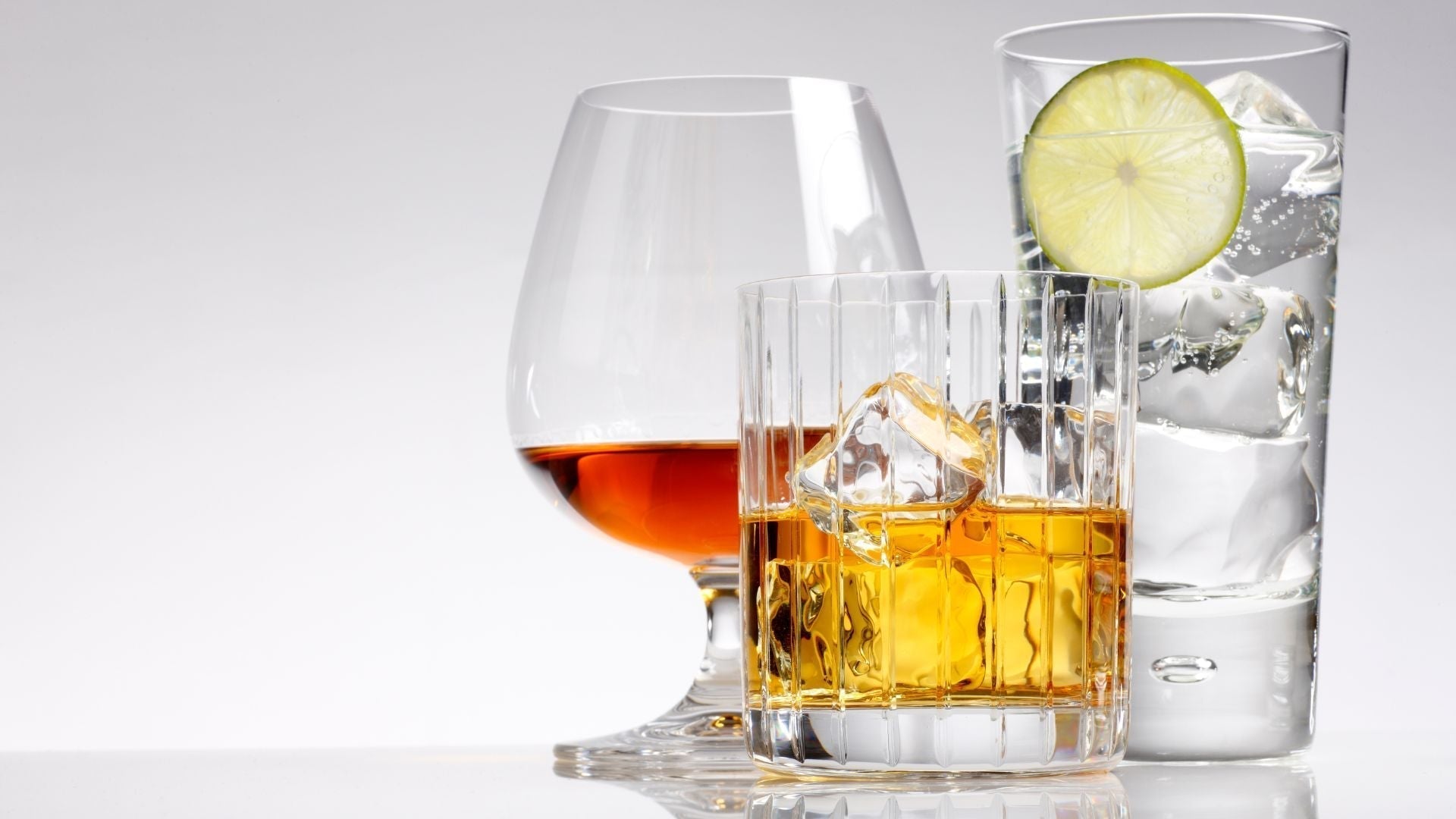 Come fare un cocktail perfetto a casa: dosi, ghiaccio e tecnica